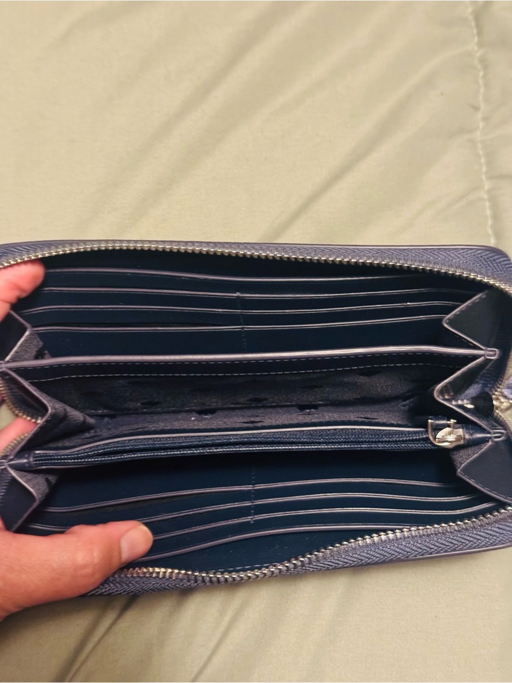 BEAUTIFUL Kate Spade Silver/ Gray glitter Zip-around longClutch /wallet NWOT - Picture 4 of 16
